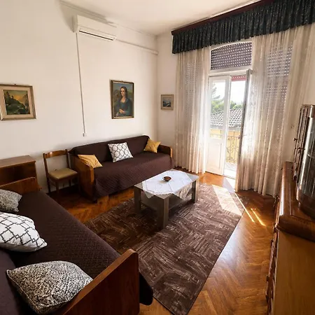 Retro 78m2 Apartment